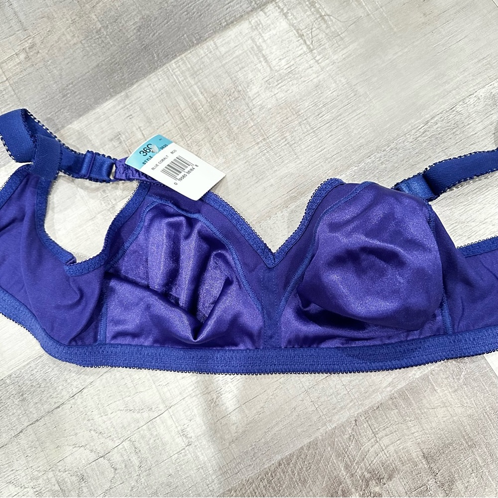 NWT. Bali Cobalt blue bra